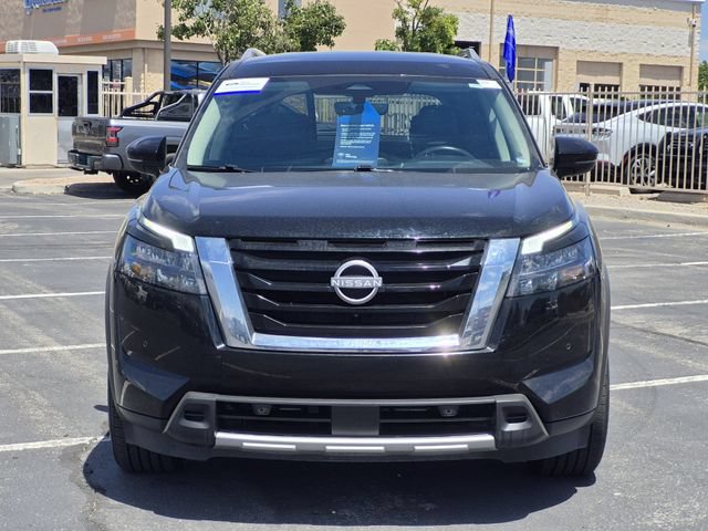 Used 2025 Nissan Pathfinder SL AWD/4WD image 2