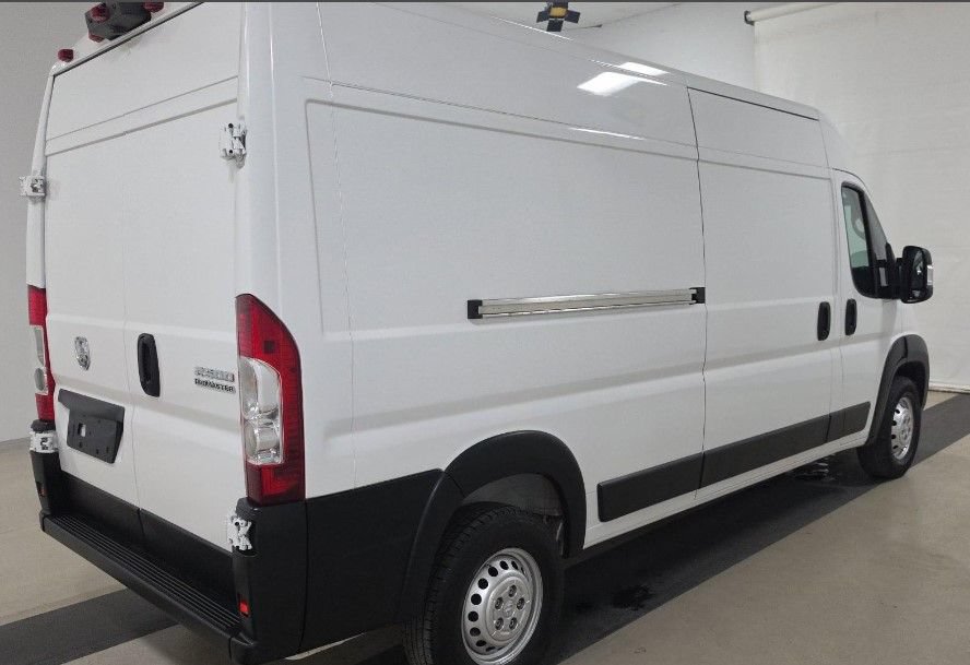 Used 2024 RAM ProMaster 2500 w/ Convenience Group FWD image 3