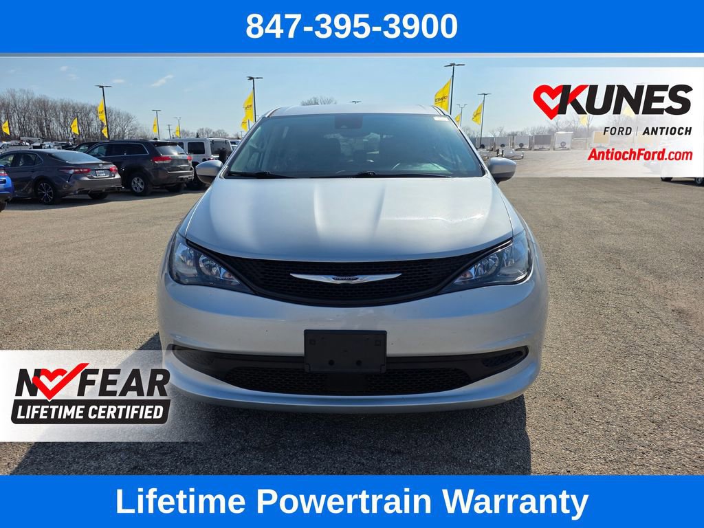 Used 2023 Chrysler Voyager LX image 8