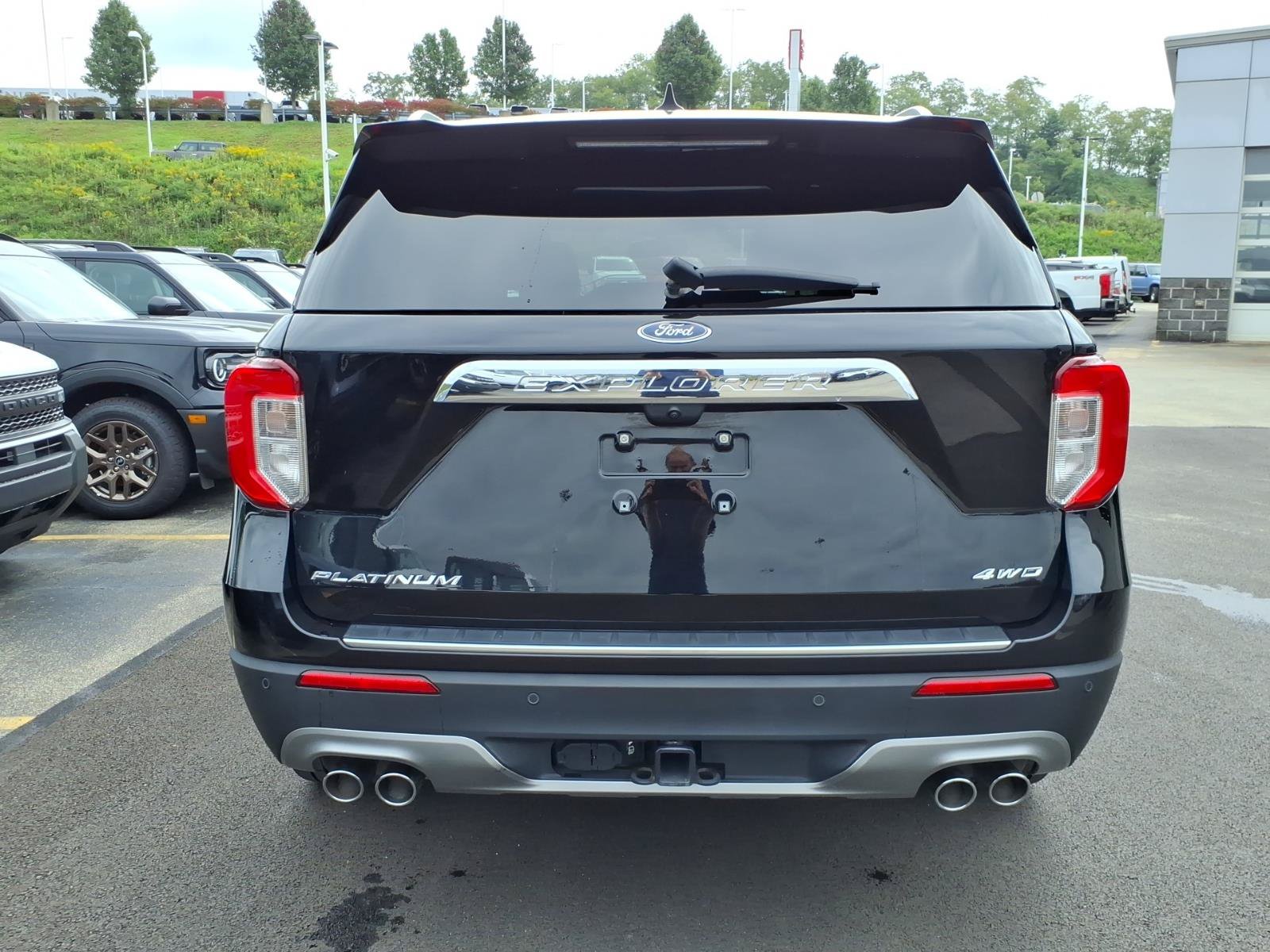 Certified 2023 Ford Explorer Platinum w/ Technology Package AWD/4WD image 5
