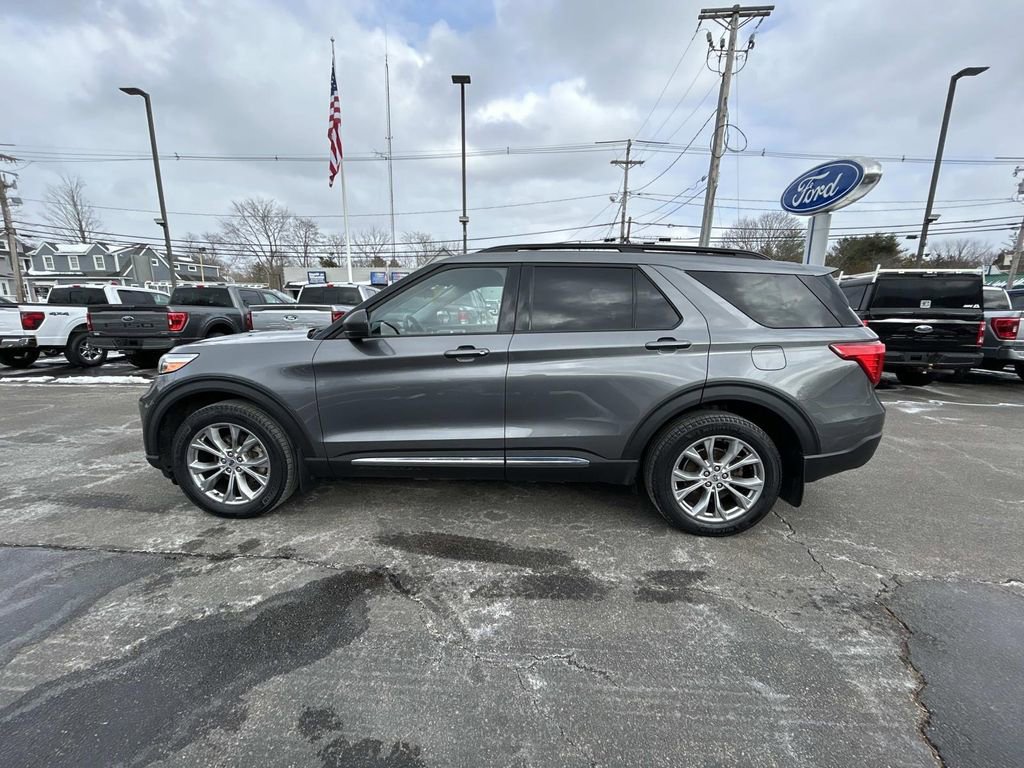 Certified 2022 Ford Explorer XLT w/ Equipment Group 202A image 8