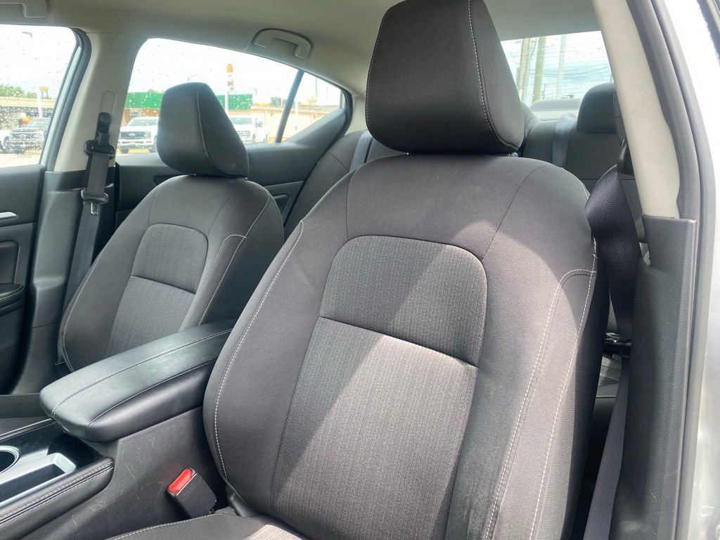 Used 2023 Nissan Altima 2.5 SV FWD image 11