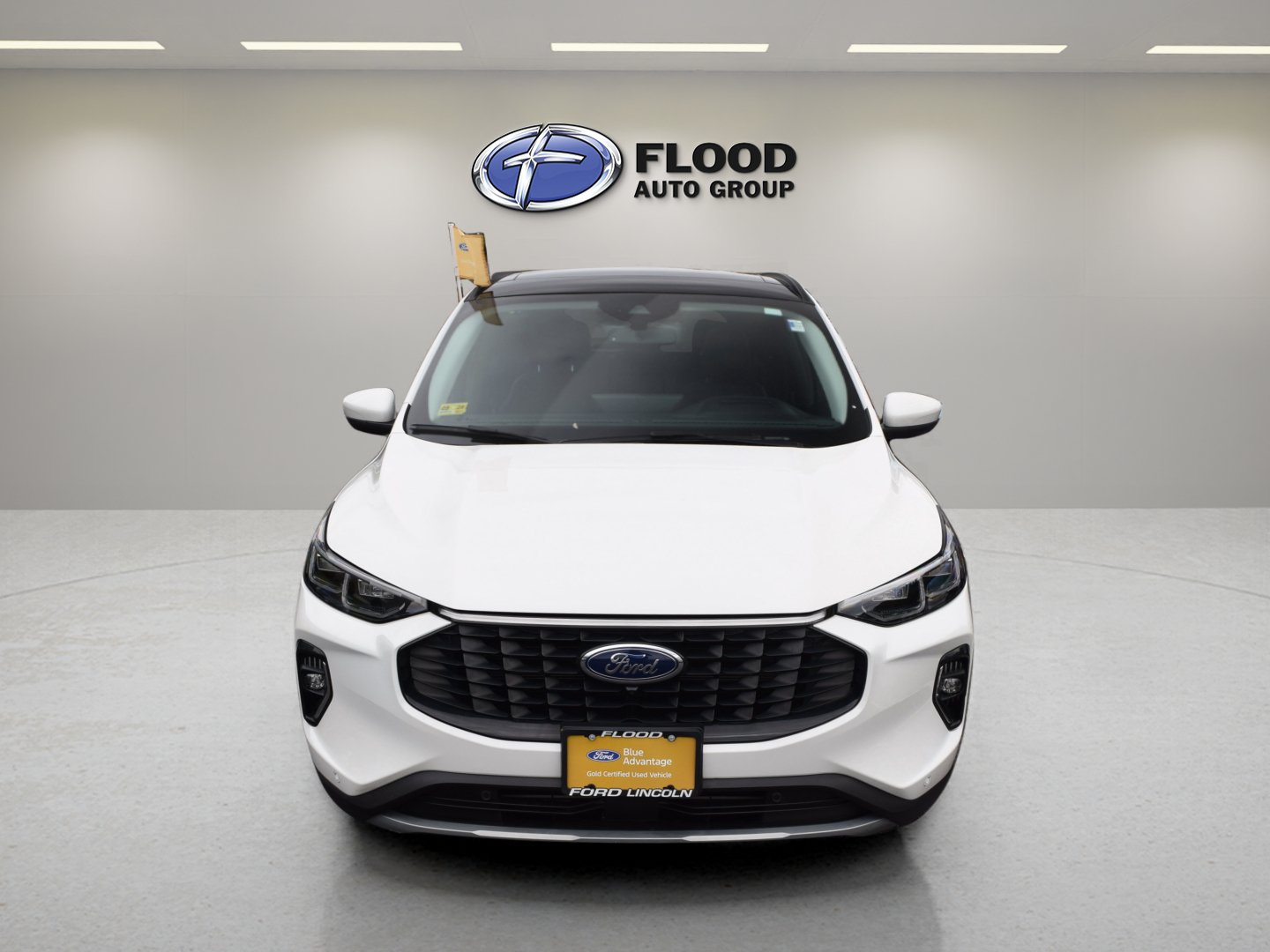 Certified 2023 Ford Escape Platinum w/ Premium Technology Package AWD/4WD image 2