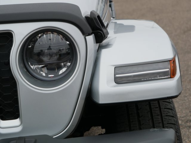Used 2023 Jeep Wrangler Unlimited Sahara w/ Cold Weather Group AWD/4WD image 9