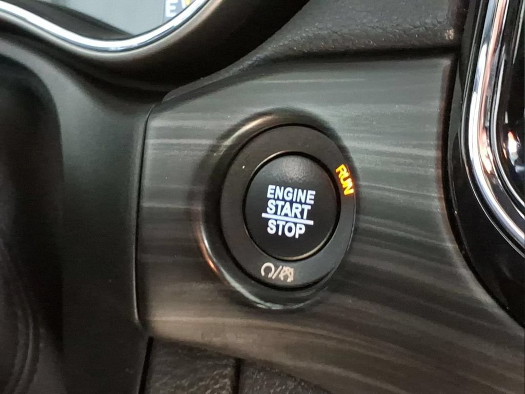 Used 2020 Jeep Grand Cherokee Altitude AWD/4WD image 22
