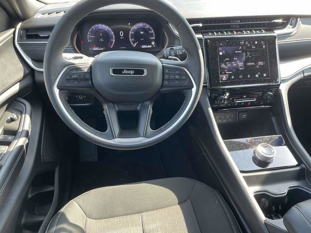 Used 2024 Jeep Grand Cherokee Laredo image 10