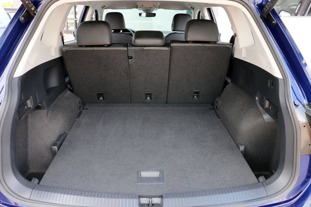 Used 2024 Volkswagen Tiguan SE AWD/4WD image 32