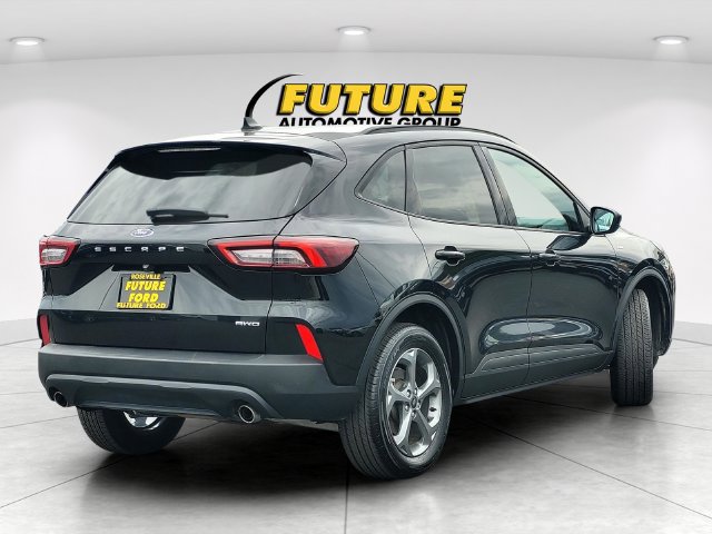 Certified 2025 Ford Escape ST-Line Select AWD/4WD image 4