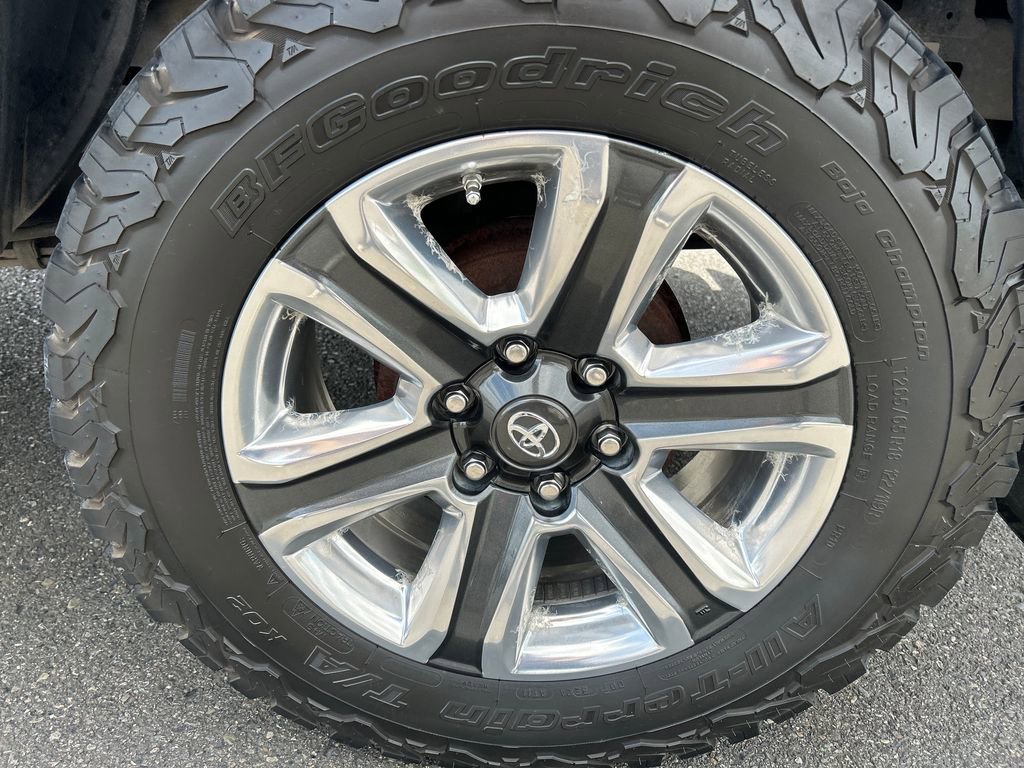 Used 2017 Toyota Tacoma Limited w/ Tow Package AWD/4WD image 14