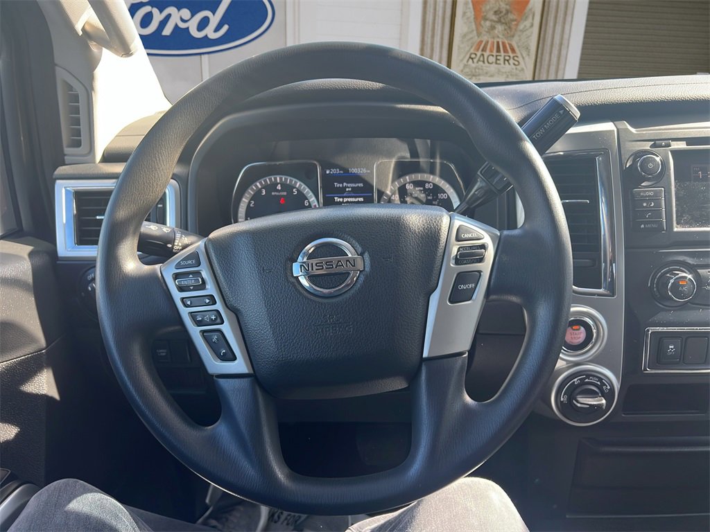 Used 2019 Nissan Titan SV image 16