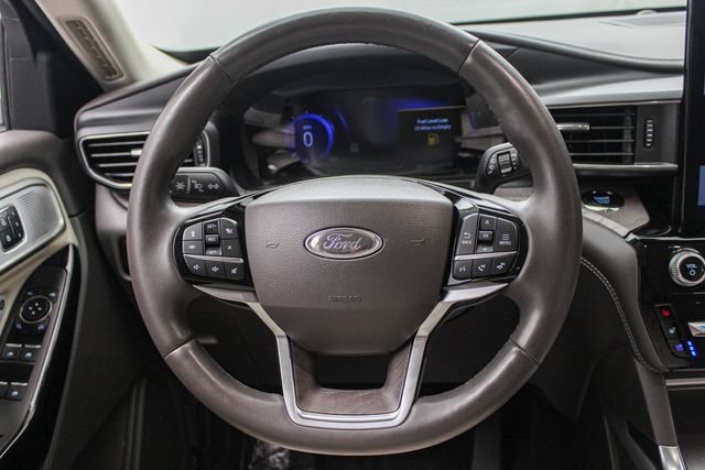 Certified 2023 Ford Explorer Platinum w/ Technology Package AWD/4WD image 27