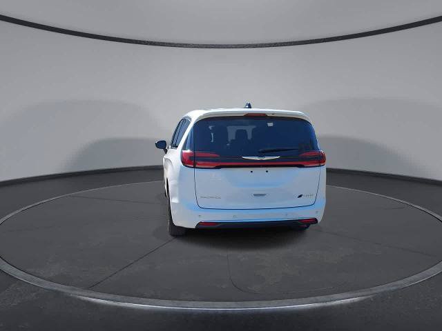 Used 2024 Chrysler Pacifica Limited FWD image 7