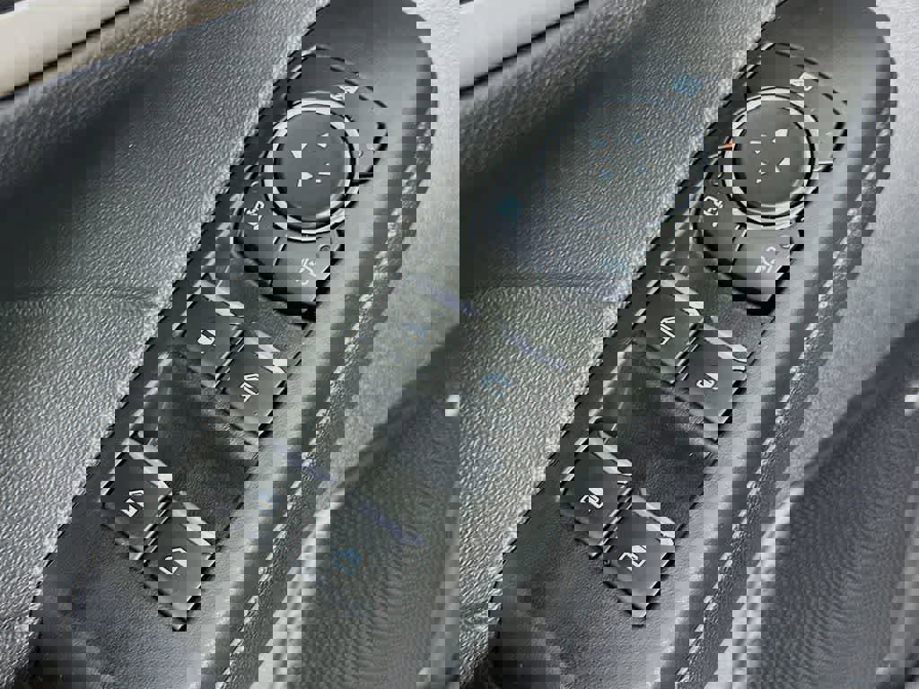 Certified 2022 Ford Escape SEL image 30