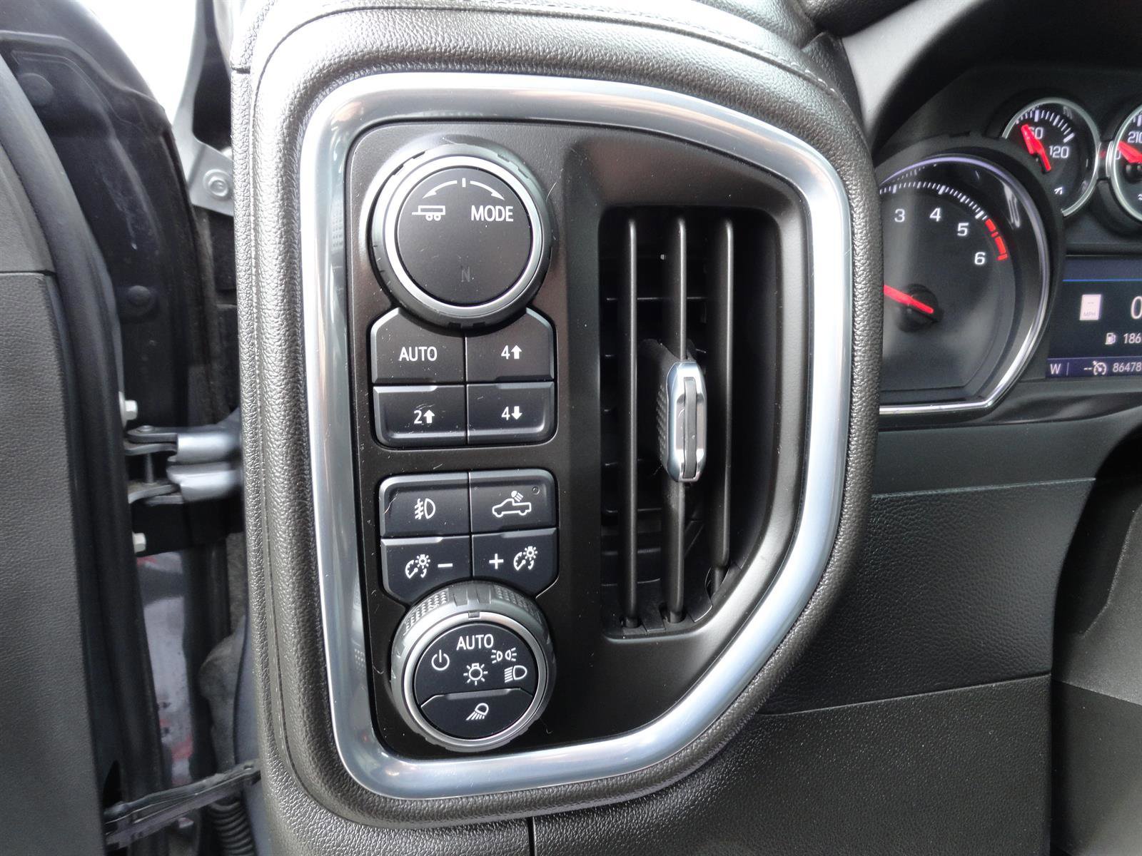 Used 2022 Chevrolet Silverado 1500 LTZ w/ LTZ Premium Package image 11