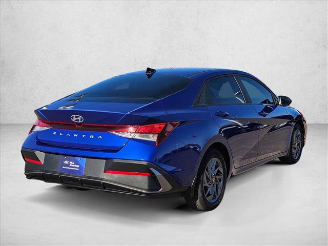 Used 2024 Hyundai Elantra SEL video 3