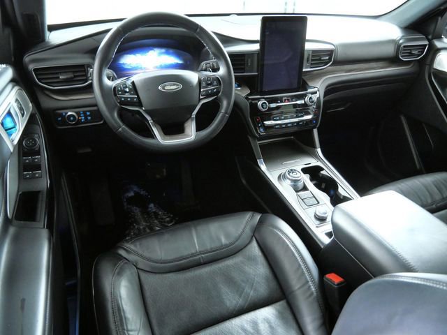 Certified 2021 Ford Explorer Platinum w/ Equipment Group 601A image 8