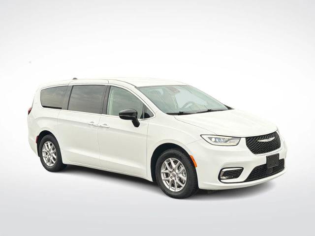 Used 2024 Chrysler Pacifica Touring-L FWD image 2
