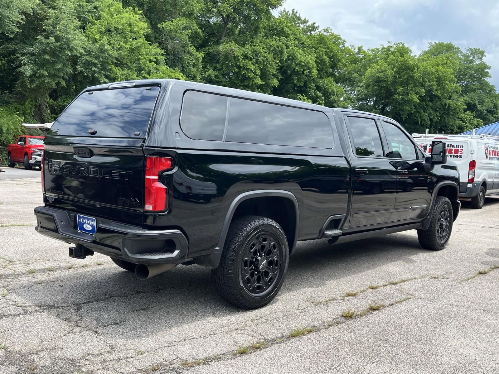 Used 2024 Chevrolet Silverado 3500 High Country w/ Technology Package AWD/4WD image 3