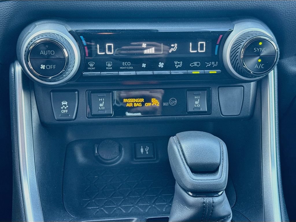 Used 2019 Toyota RAV4 XLE w/ Convenience Package FWD image 15