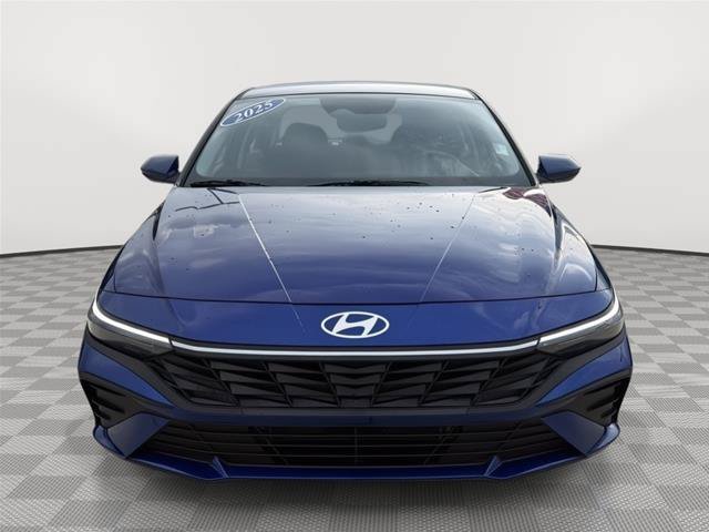 Used 2025 Hyundai Elantra Hybrid FWD image 2
