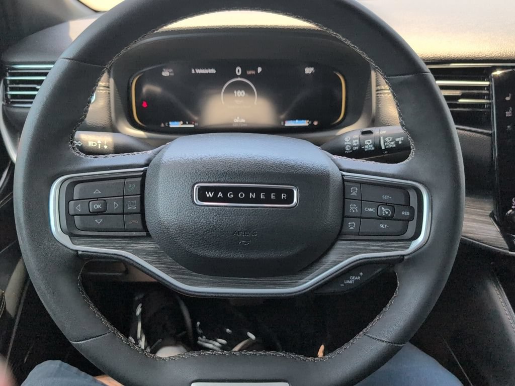 Used 2024 Jeep Wagoneer L Series II RWD image 18