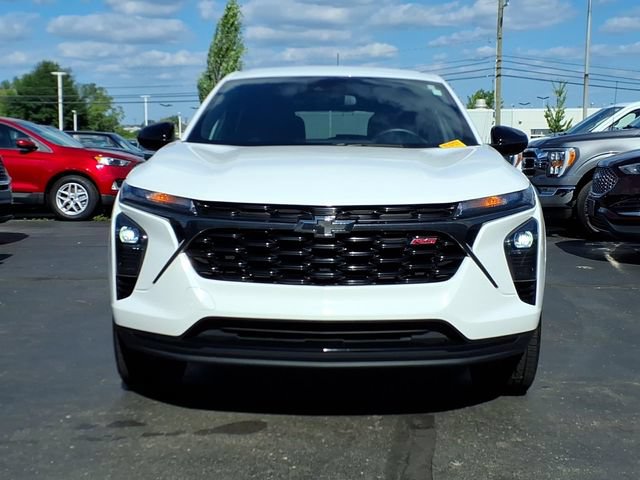 Used 2024 Chevrolet Trax RS FWD image 2