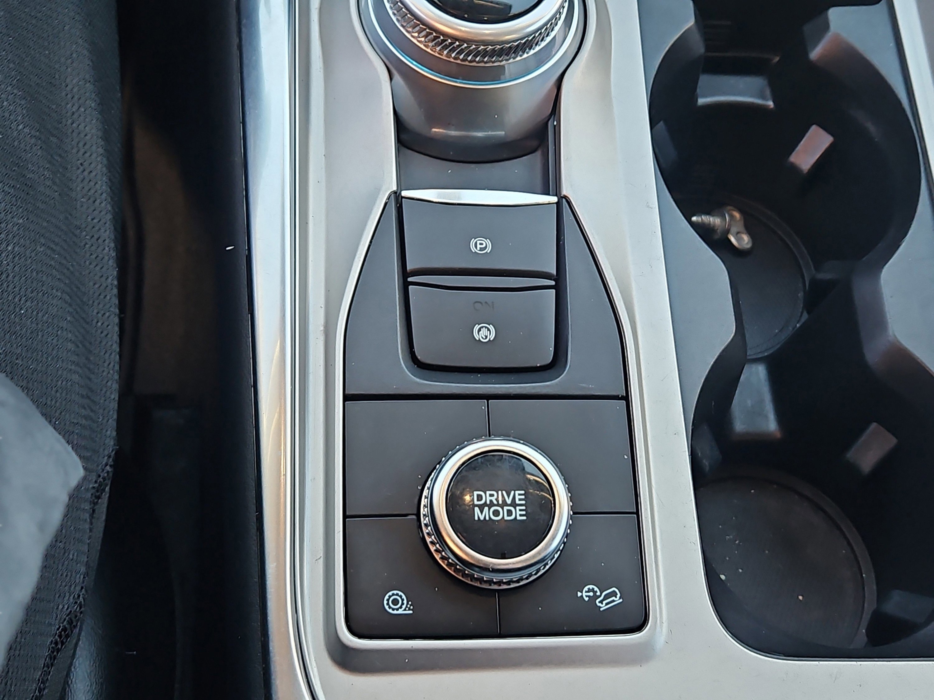 Certified 2022 Ford Explorer XLT w/ Equipment Group 202A image 28