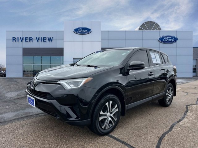 Used 2018 Toyota RAV4 LE image 3