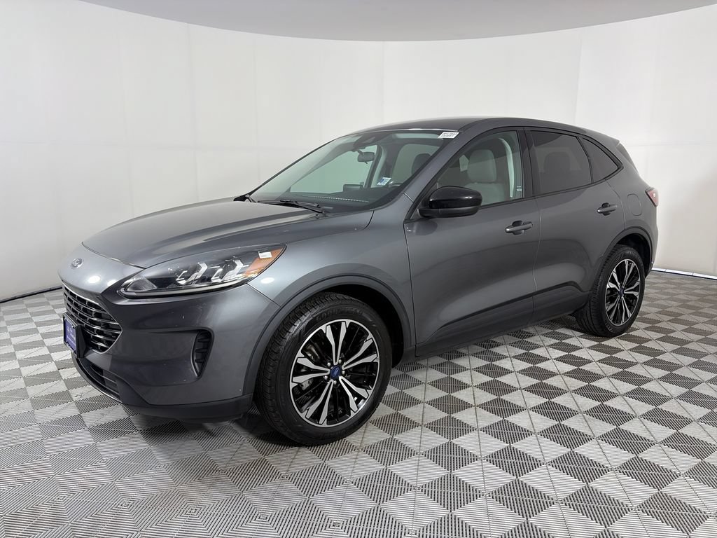 Certified 2022 Ford Escape SE w/ SE Sport Appearance Package AWD/4WD image 3