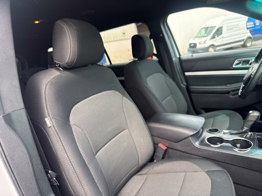 Certified 2017 Ford Explorer XLT FWD image 34
