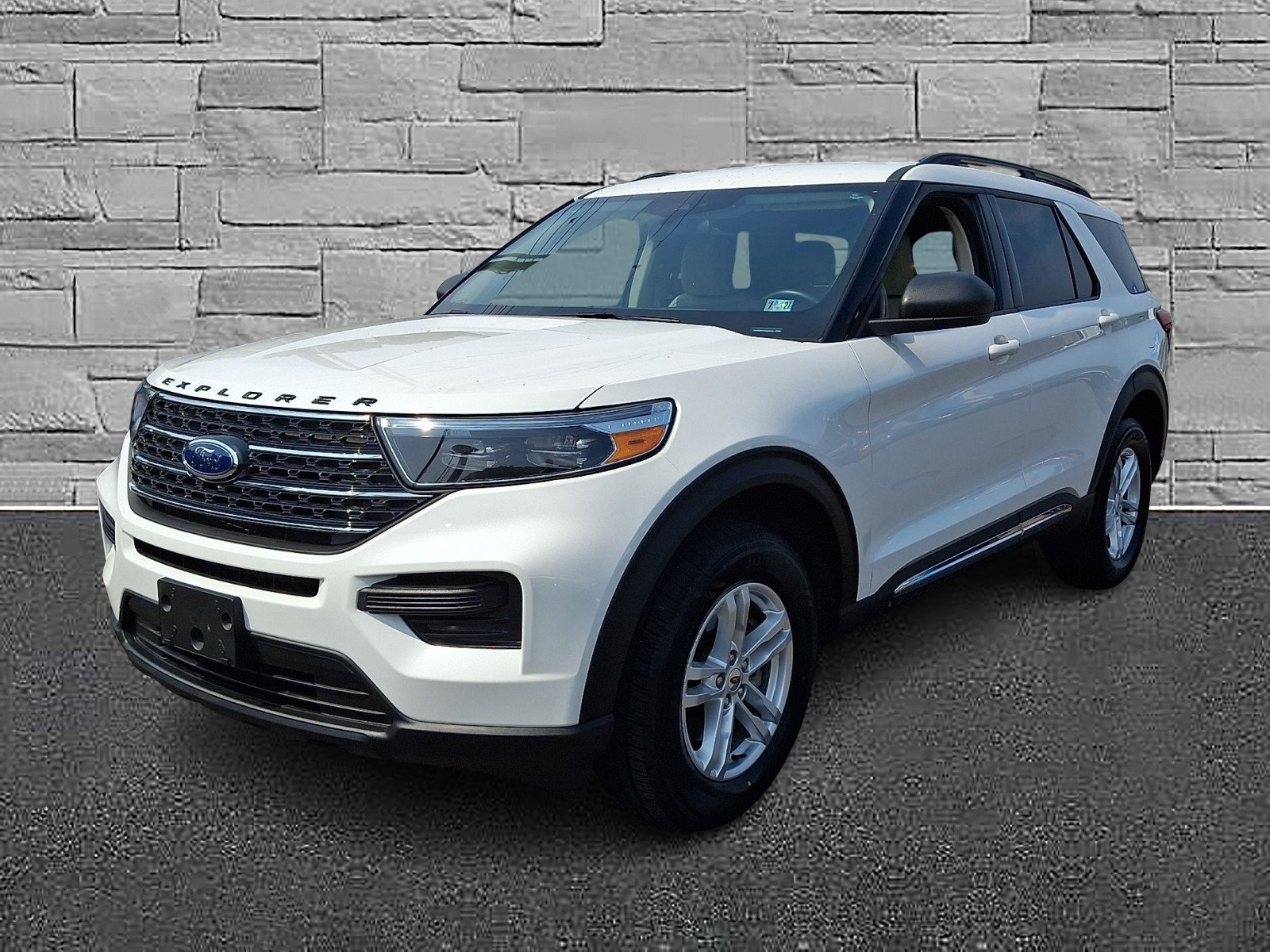 Certified 2023 Ford Explorer XLT w/ Class IV Trailer Tow Package AWD/4WD image 4