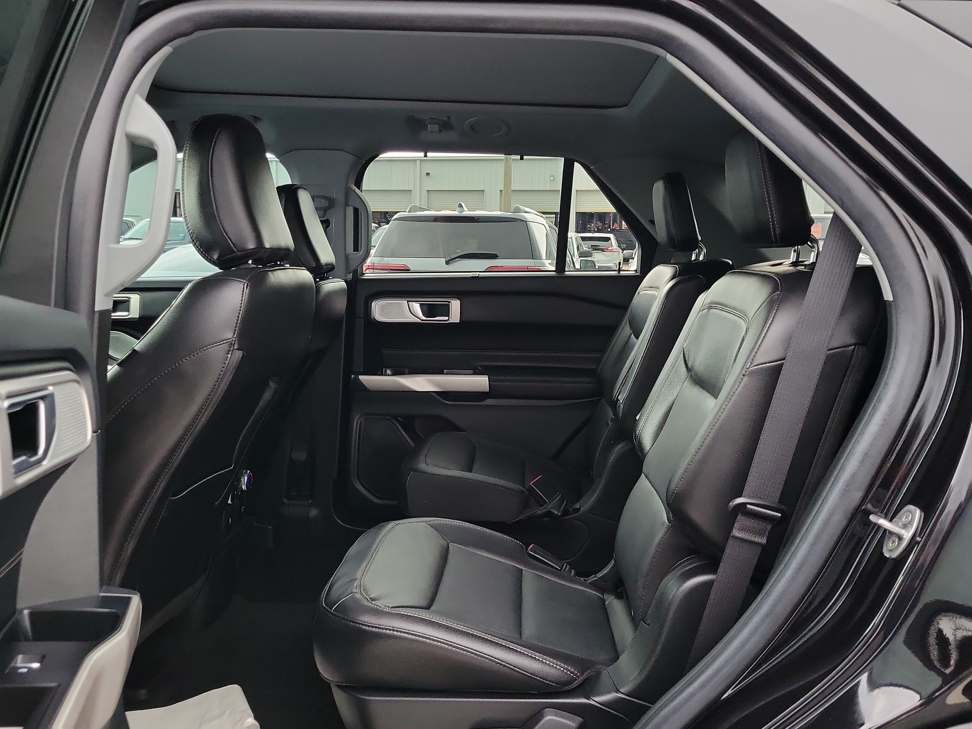 Certified 2023 Ford Explorer Limited w/ Limited Technology Package RWD image 15