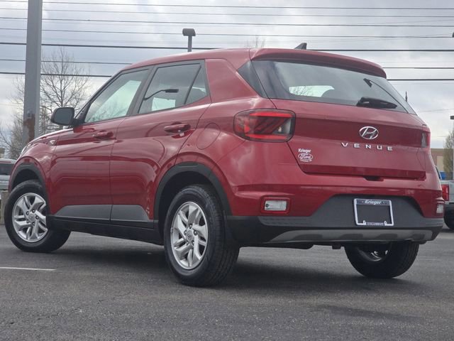 Used 2022 Hyundai Venue SE image 3