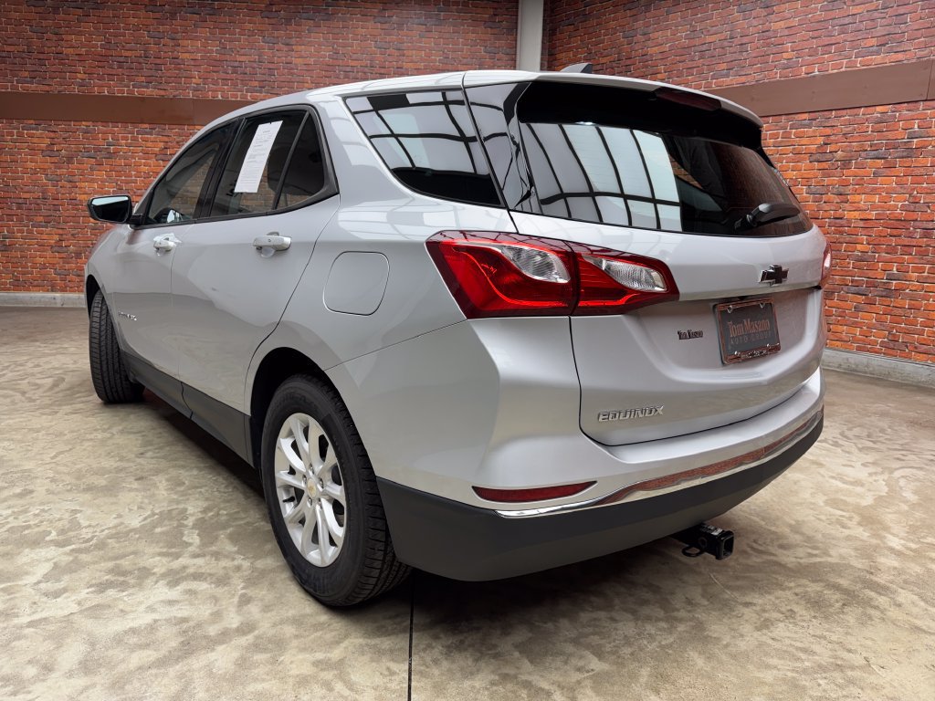 Used 2018 Chevrolet Equinox LS FWD image 2