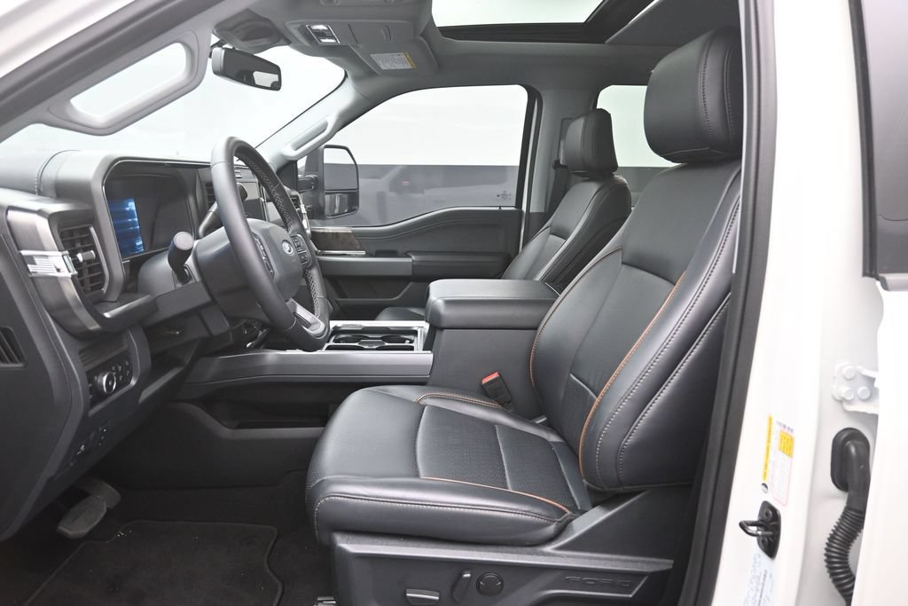 Certified 2025 Ford F250 Lariat w/ Black Appearance Package AWD/4WD image 18
