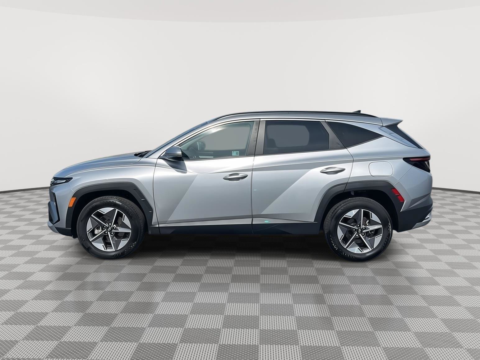 Used 2025 Hyundai Tucson SEL AWD/4WD image 2