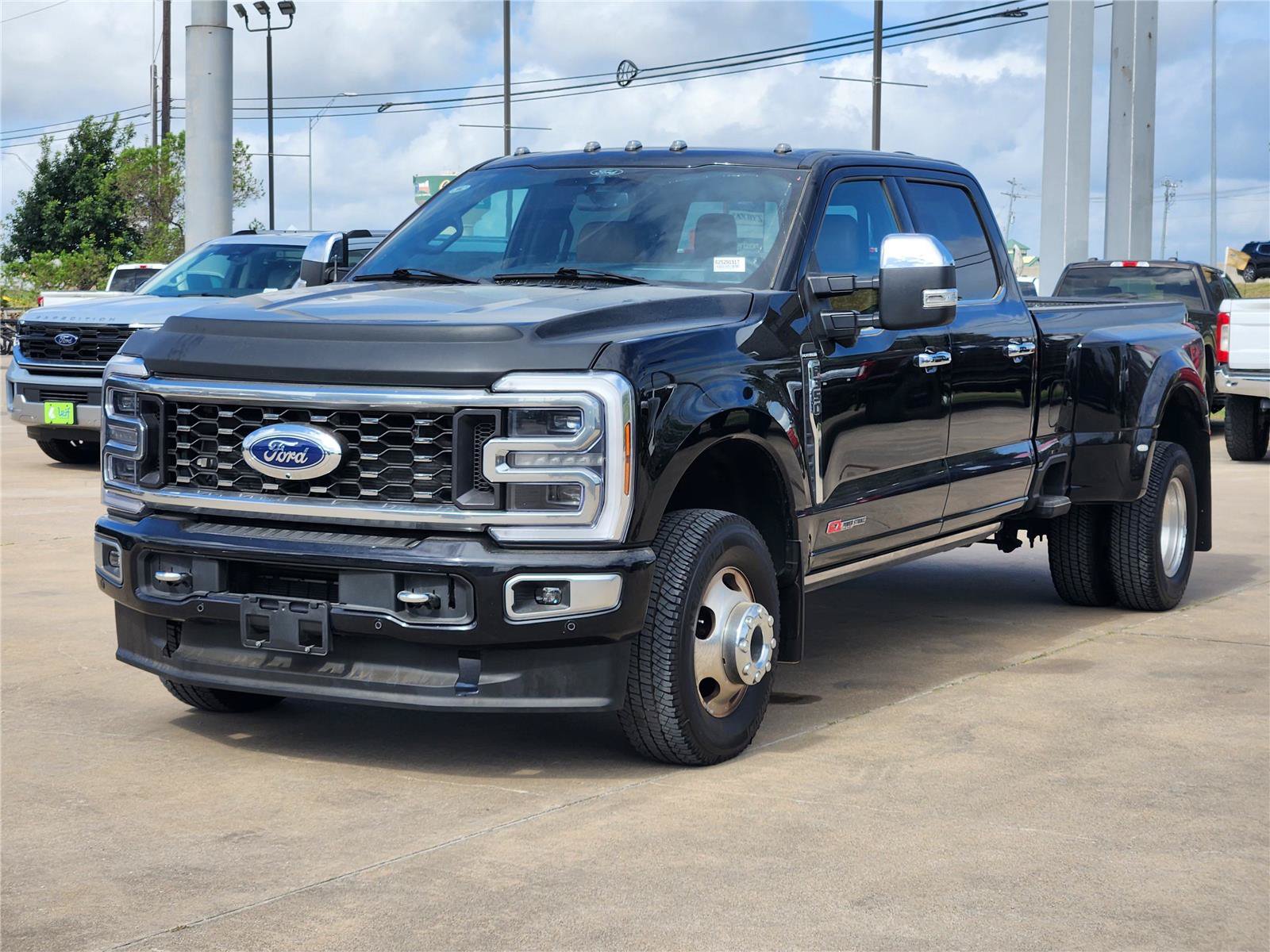 Certified 2024 Ford F350 Platinum AWD/4WD image 4