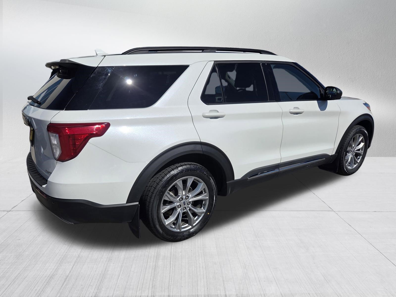 Certified 2024 Ford Explorer XLT w/ Equipment Group 202A AWD/4WD image 7