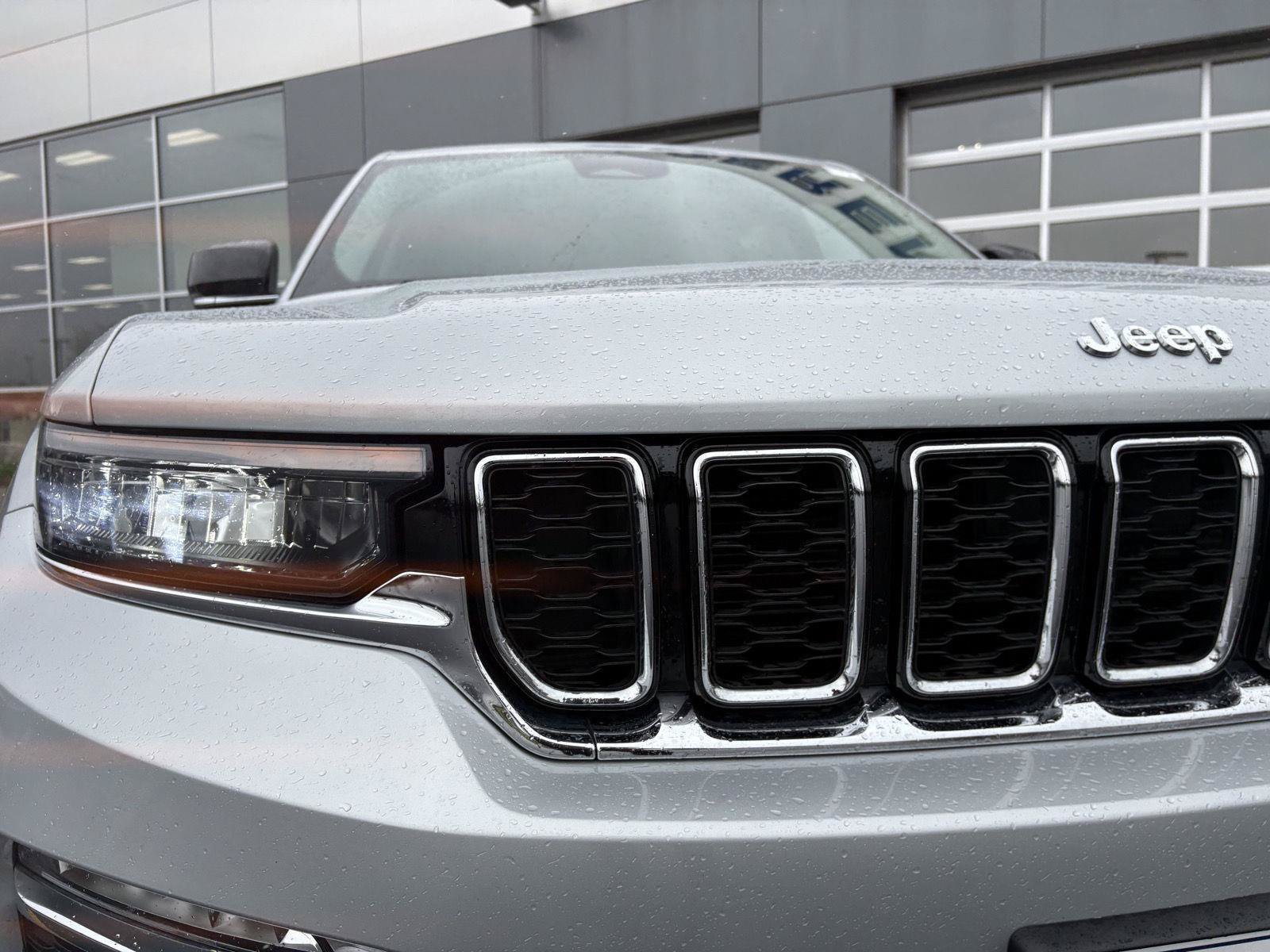 Used 2023 Jeep Grand Cherokee Limited w/ Trailer Tow Prep Group (B) AWD/4WD image 24