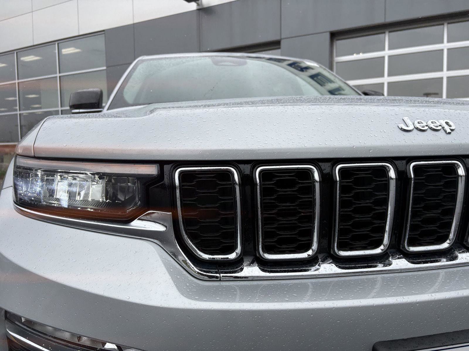 Used 2023 Jeep Grand Cherokee Limited w/ Trailer Tow Prep Group (B) AWD/4WD image 24