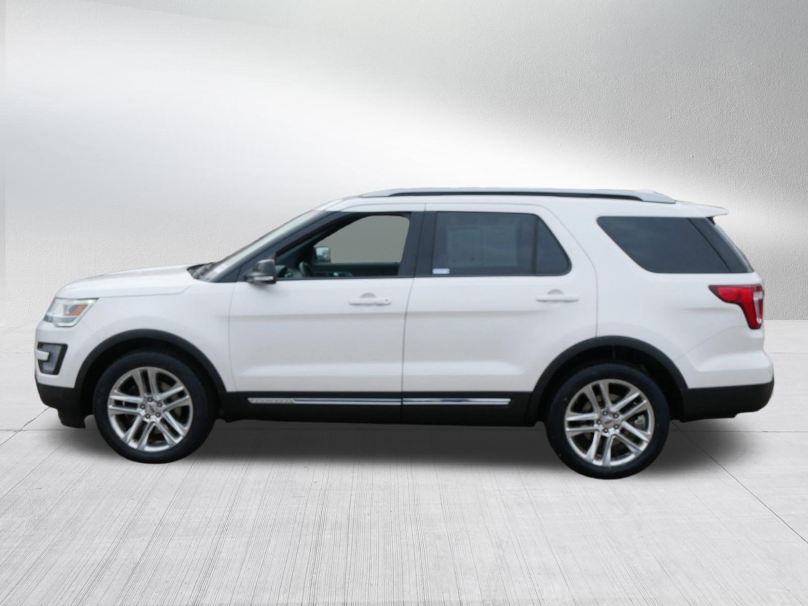 Certified 2017 Ford Explorer XLT w/ Equipment Group 202A image 2