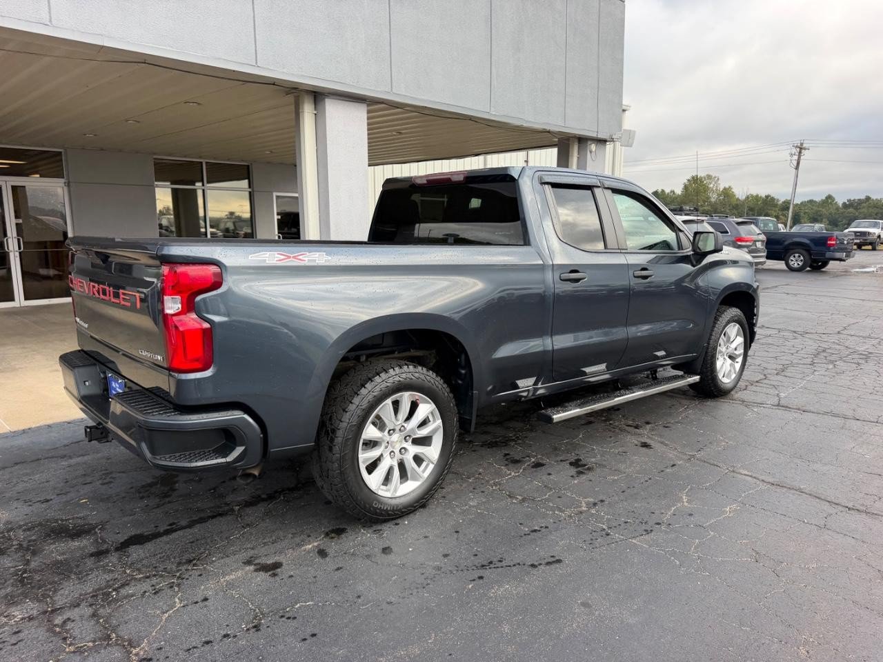 Used 2020 Chevrolet Silverado 1500 Custom w/ Custom Value Package AWD/4WD image 3