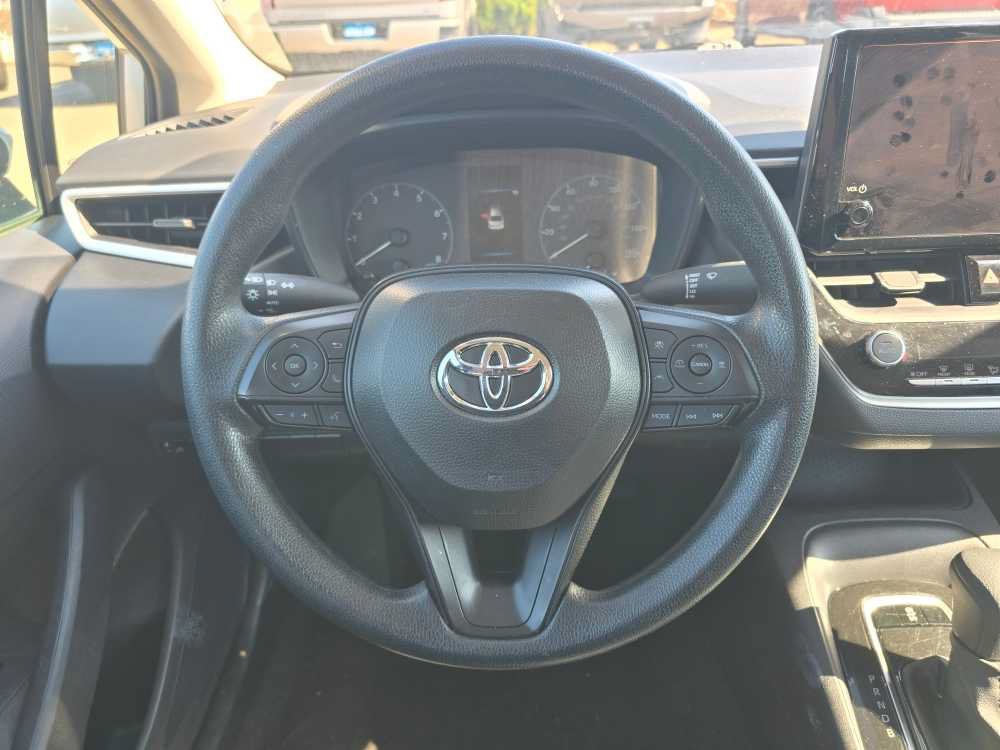 Used 2025 Toyota Corolla LE FWD image 11