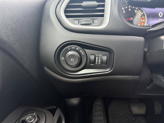 Used 2021 Jeep Renegade Latitude w/ Convenience Group AWD/4WD image 18