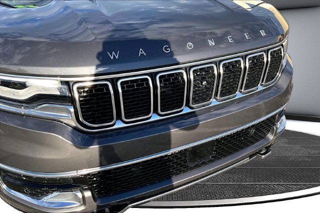 Used 2022 Jeep Wagoneer Series III w/ Premium Group I AWD/4WD image 34
