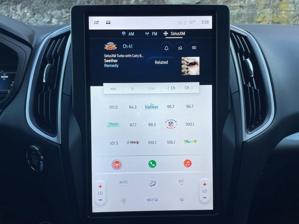 Certified 2024 Ford Edge SE image 13