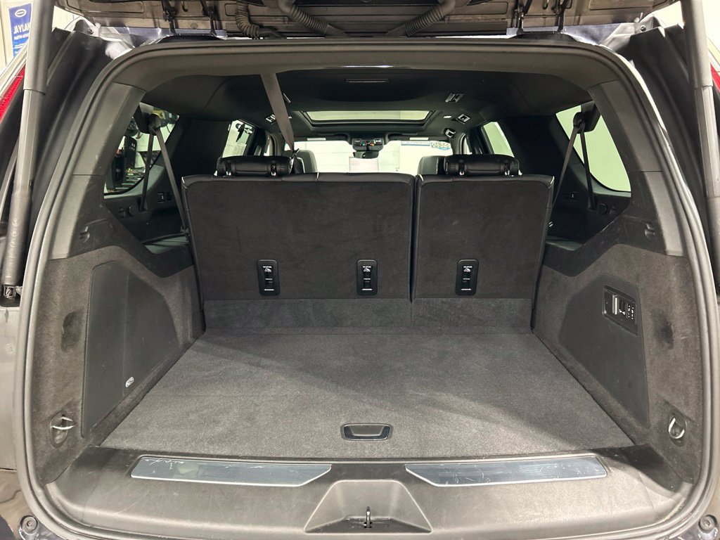 Used 2023 Cadillac Escalade ESV Sport w/ LPO, ONYX Package AWD/4WD image 31