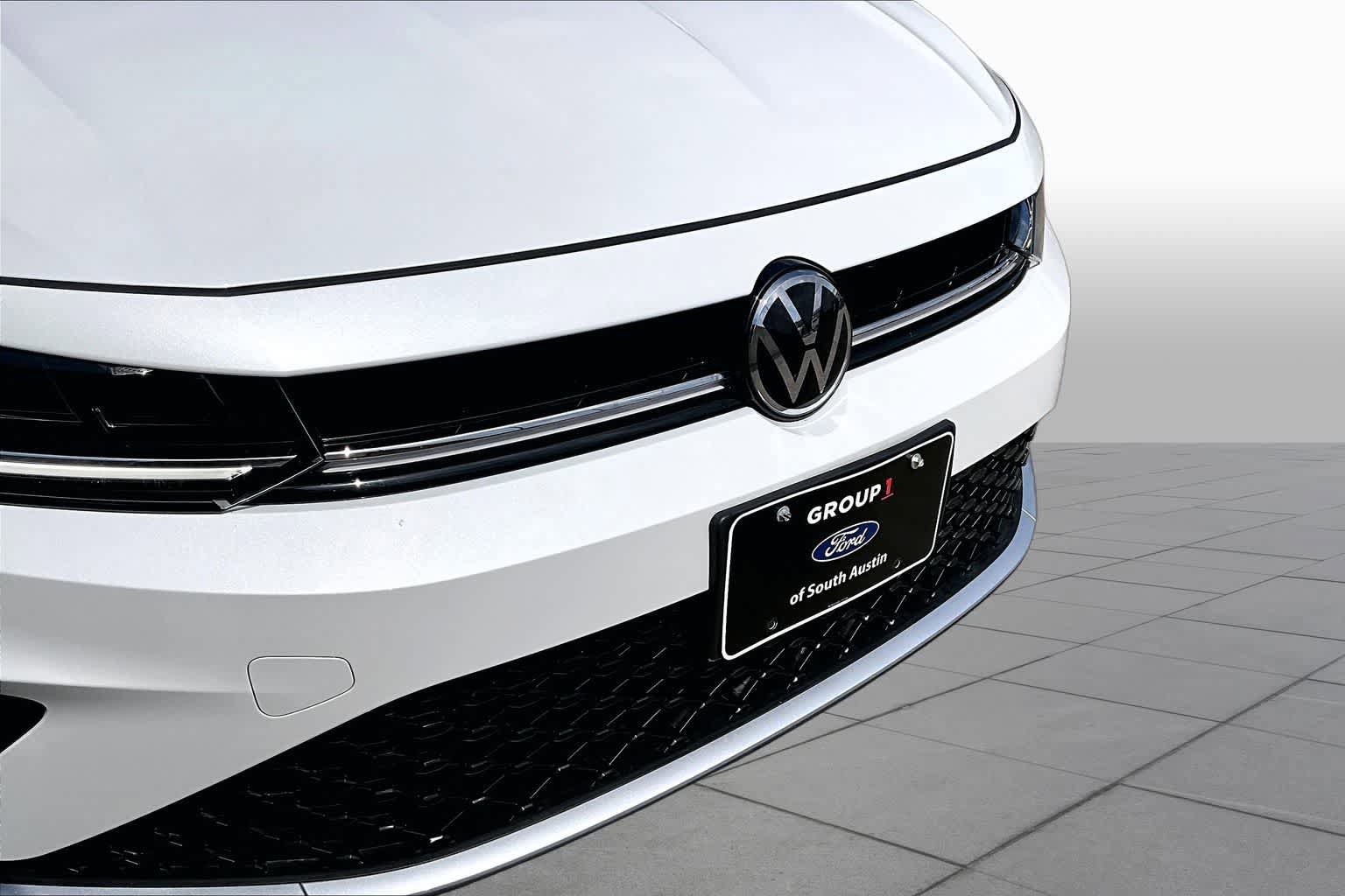 Used 2025 Volkswagen Jetta SEL FWD image 30