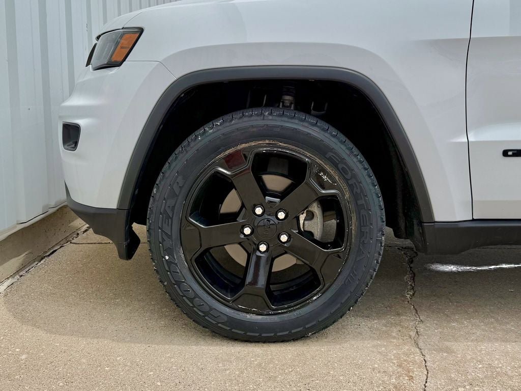 Used 2020 Jeep Grand Cherokee Laredo AWD/4WD image 37