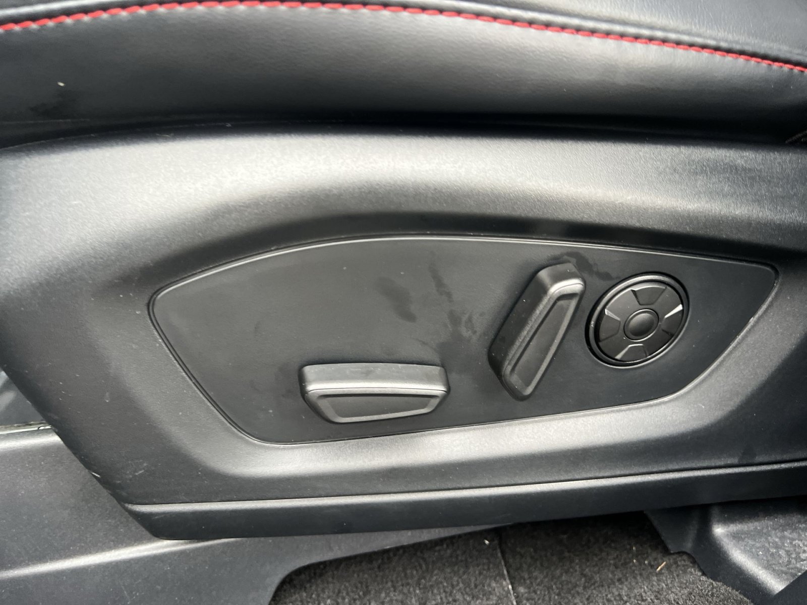 Certified 2025 Ford Explorer ST AWD/4WD image 14
